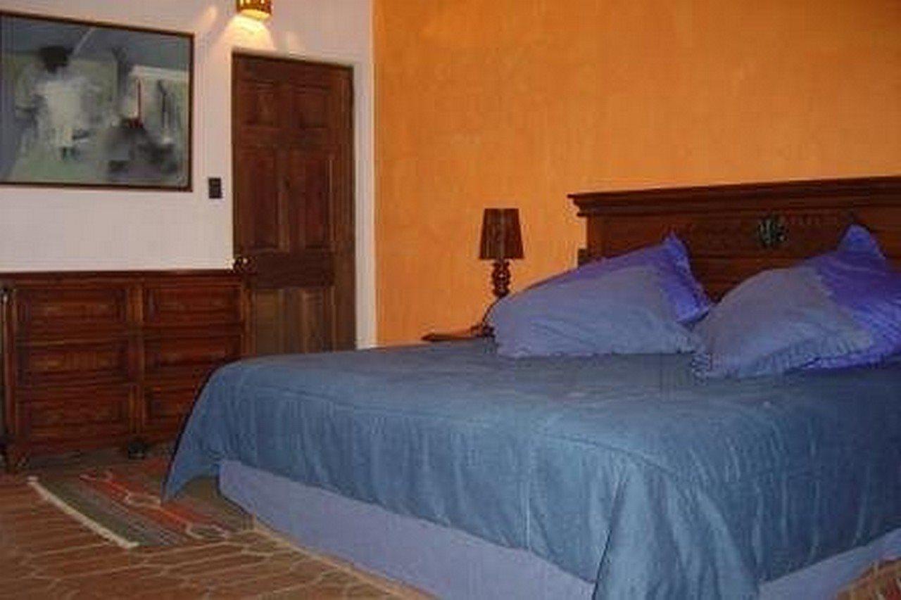 Lago Sol Hotel & Suites Tzintzuntzán الغرفة الصورة