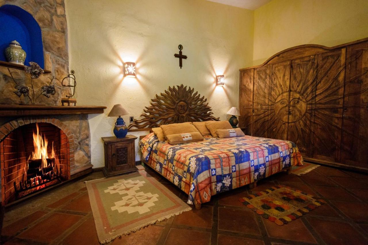 Lago Sol Hotel & Suites Tzintzuntzán المظهر الخارجي الصورة