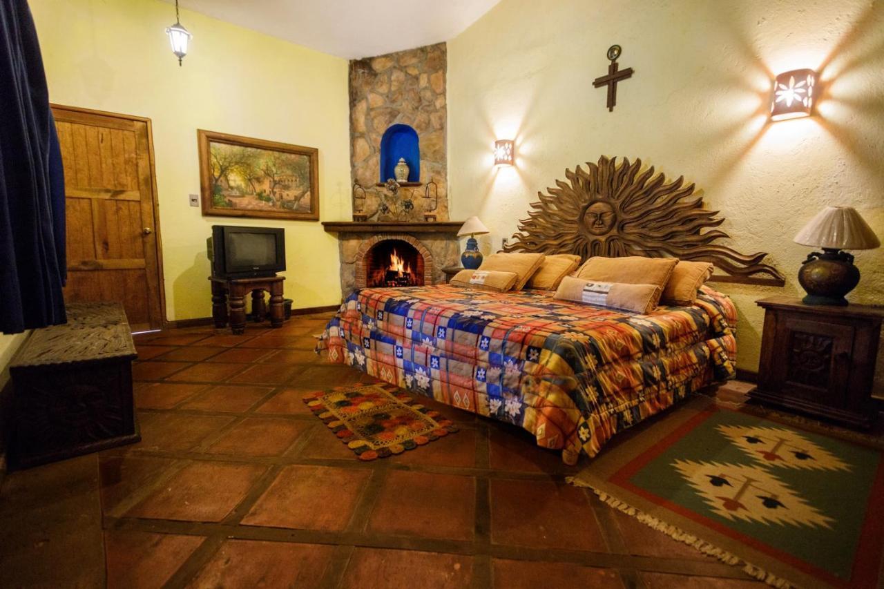 Lago Sol Hotel & Suites Tzintzuntzán المظهر الخارجي الصورة